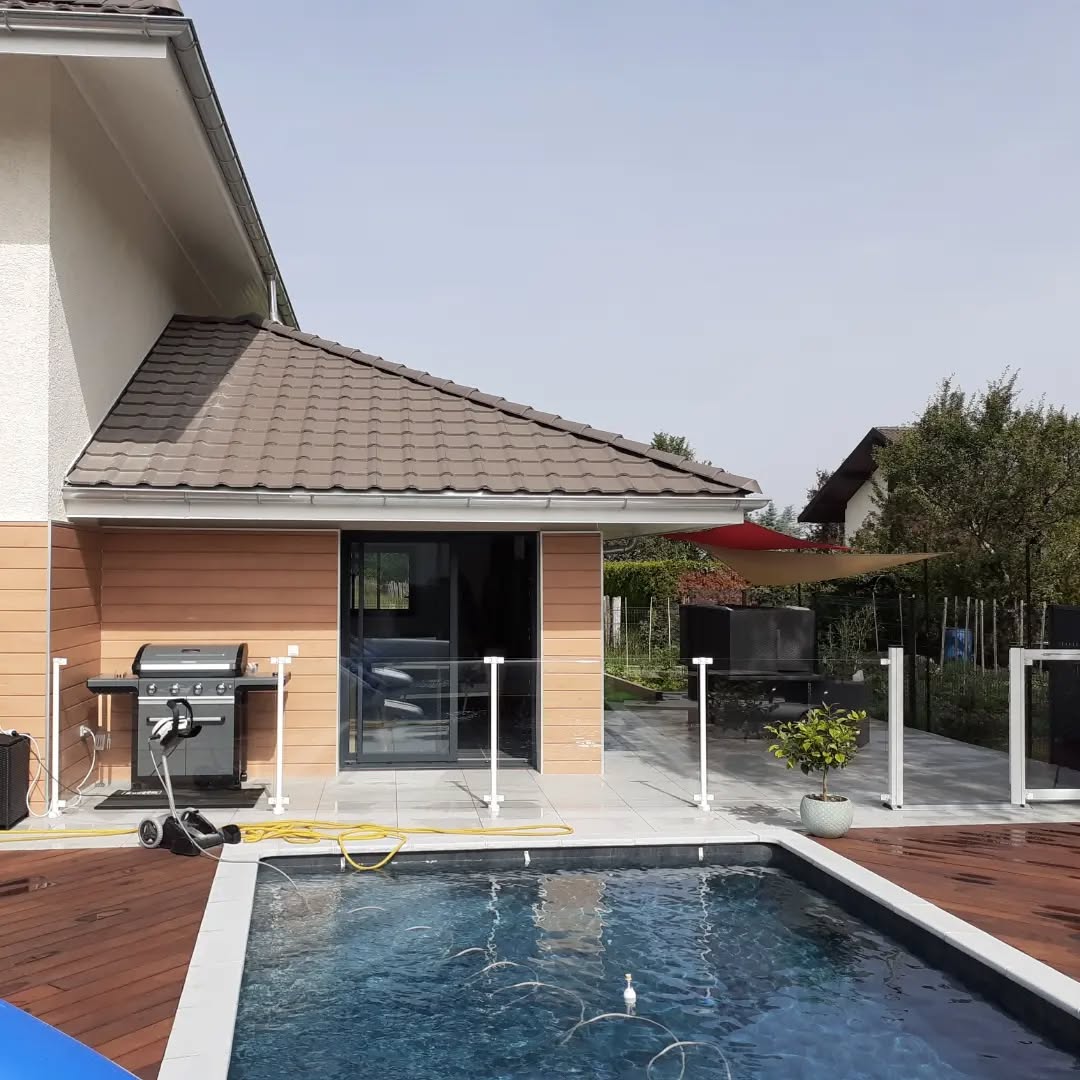 Exotic-wood and porcelain stoneware terrace