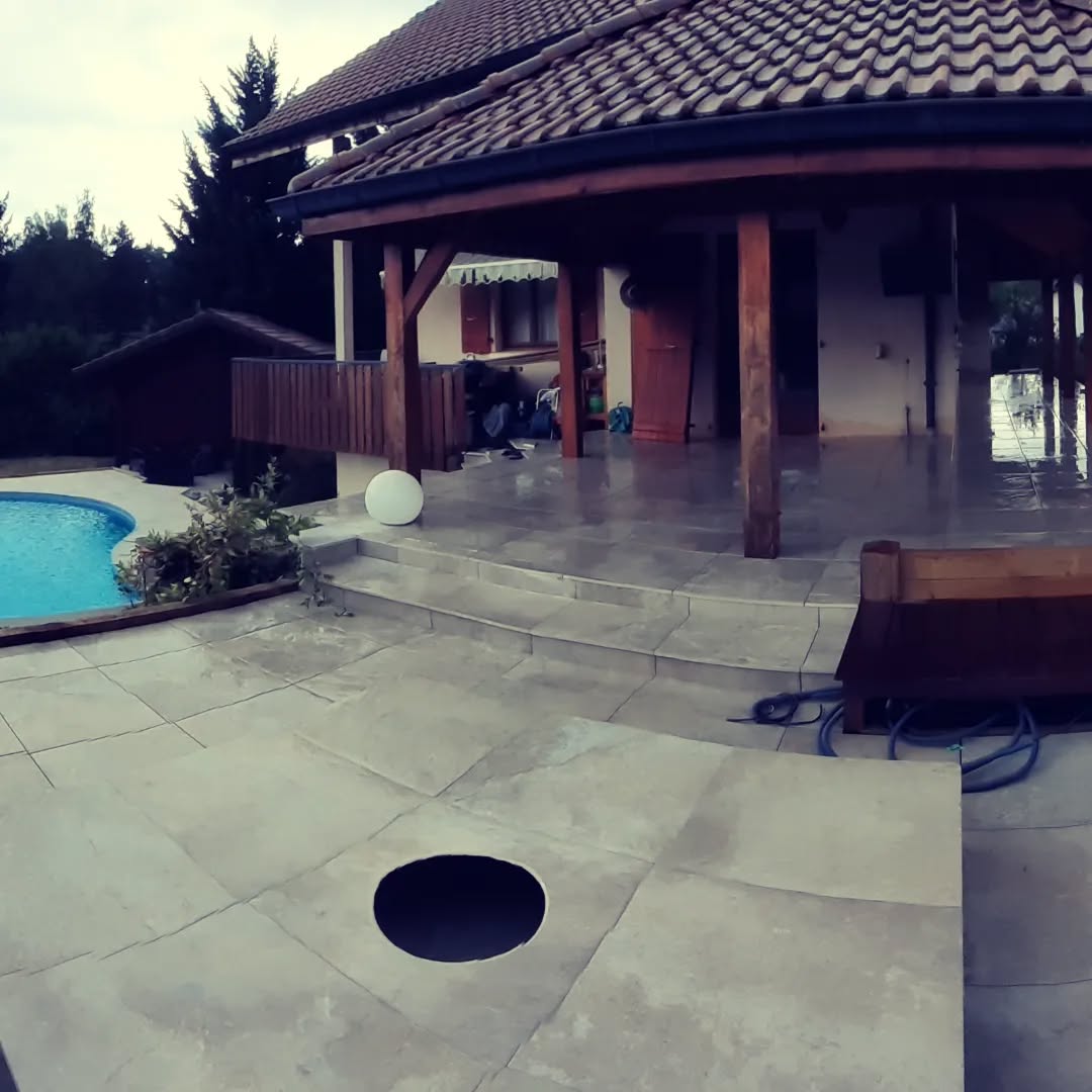 Upper terrace laid and connected to the lounge staircase